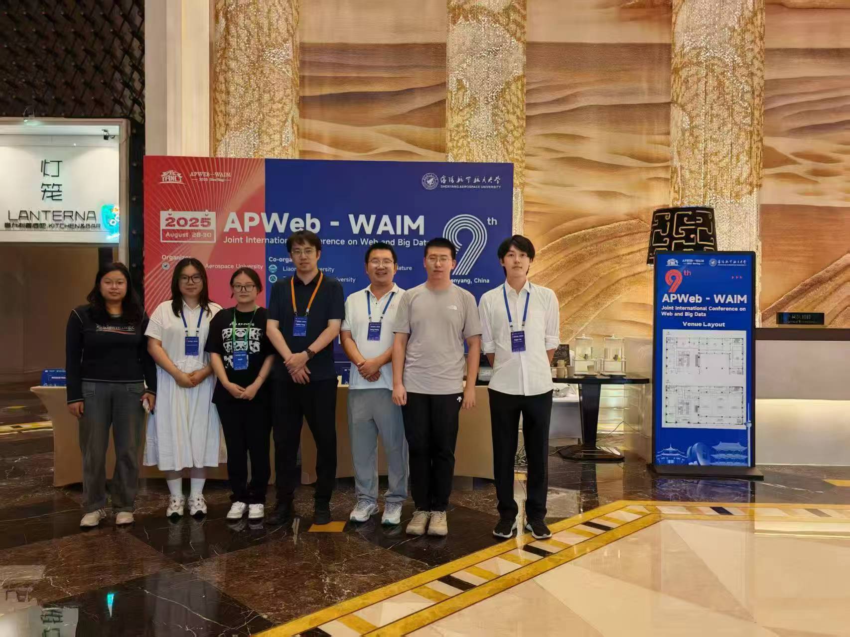课题组参加2025年APWeb-WAIM国际会议合影