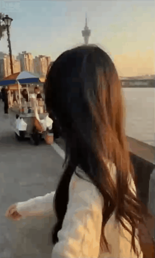 15秒竖屏9:16,胶片感滤镜+自然颗粒,台北淡水河岸步道,