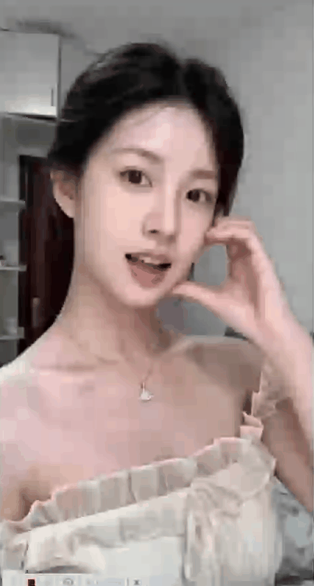 卧室场景，少女感十足 画面的主体是一位超高颜值的美少女，合理